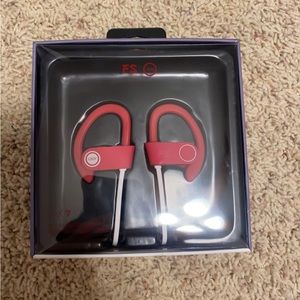 Wireless, waterproof earphones